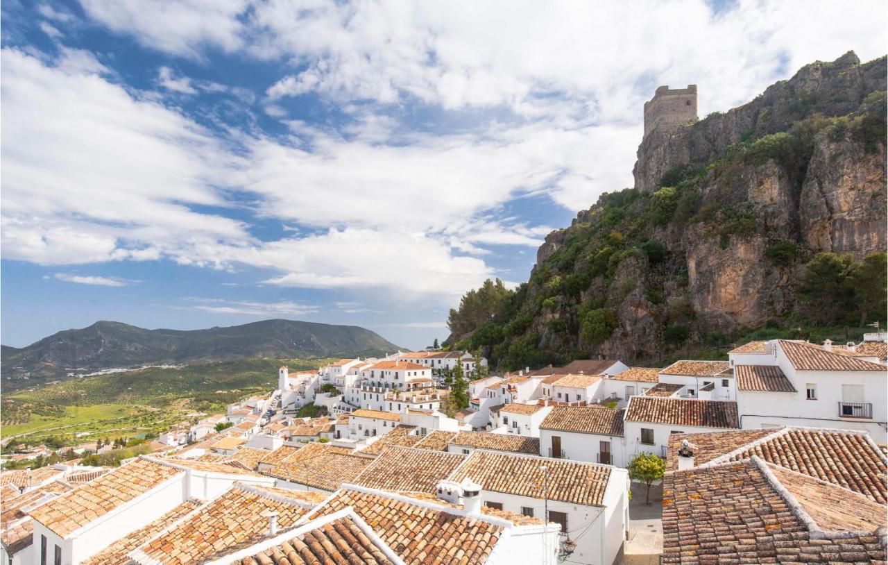 Stunning Home In Zahara De La Sierra With Wifi Bagian luar foto